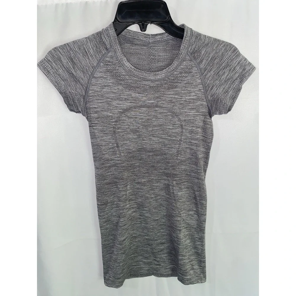 Lululemon Swiftly Tech Shirt Womens 2 Short Sleeve Athletic Running Top Gray
